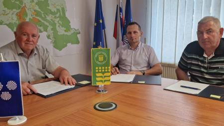 Mirna - podpis pogodbe o komunlanem opremljanju za stanovanjsko cono Zapuze, foto Lapego (1)